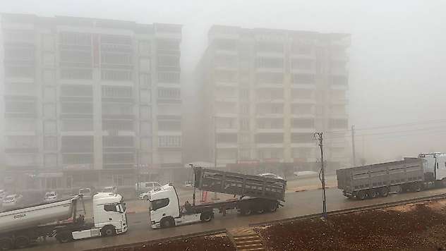 Adıyaman Besni'de sis etkili oldu
