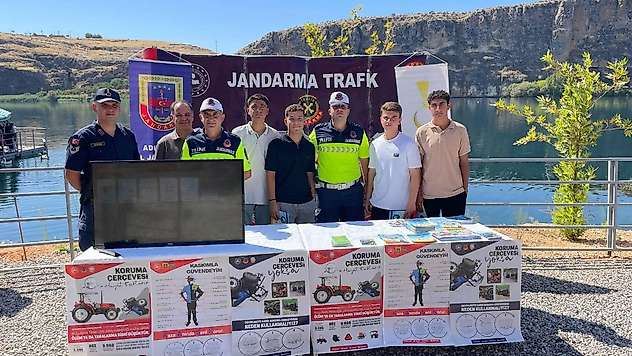 Besni'de Trafik ekipleri vatandaşları bilgilendirildi