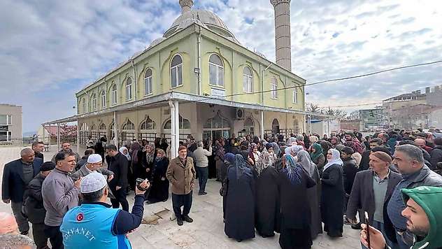 Besni'de umreciler dualarla uğurlandı