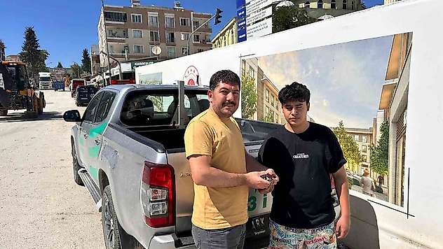Besni'de yaralı halde bulunan ağaçkakan koruma altına alındı