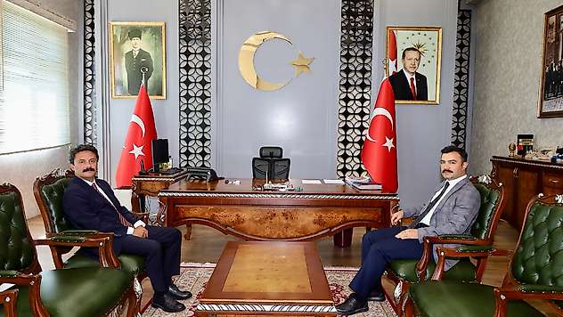 Besni Kaymakamı Aslan'dan Kaymakam Soysal'a ziyaret
