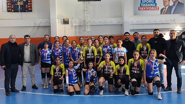 Besni Mehmet Akif Ersoy Orta okulu Voleybolda Adıyaman Şampiyonu oldu