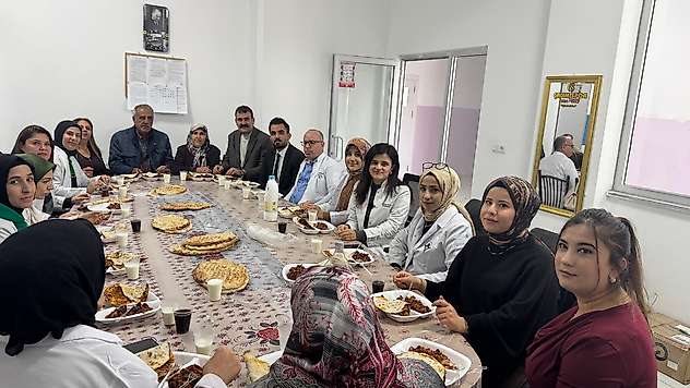 Besni OSB Koleji öğretmenler gününü kutladı