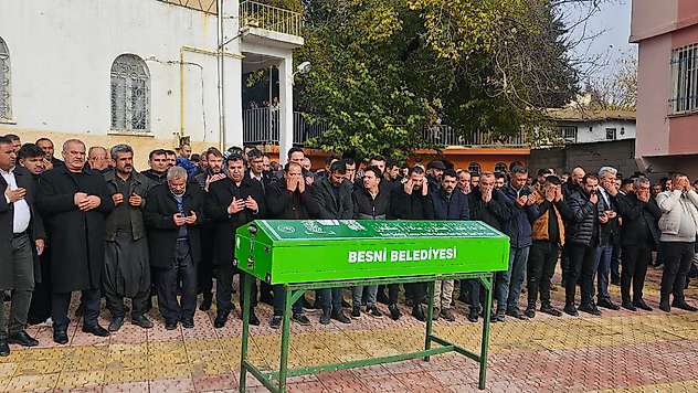 Besnili sanatçı Özgür Nurşani (Kılınç) son yolculuğuna uğurlandı