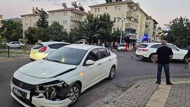 Bingöl'de trafik kazası: 2 yaralı