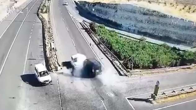 Birecik'te 3 kişinin öldüğü kazanın görüntüleri ortaya çıktı