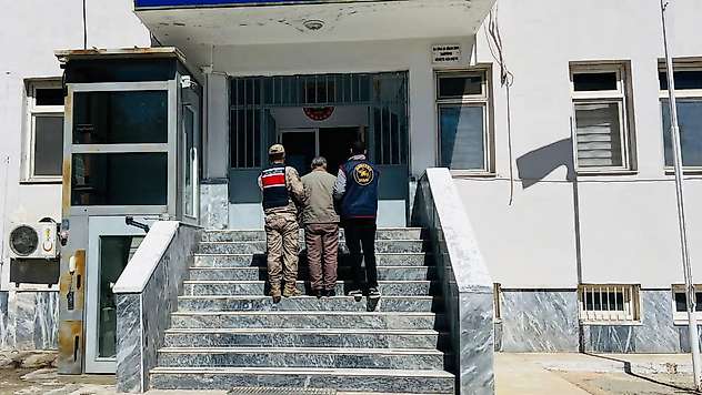 Birecik'te aranan 2 şahıs yakalandı