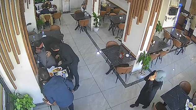 Boğazına lokma kaçan müşteri, heimlich manevrasıyla kurtarıldı