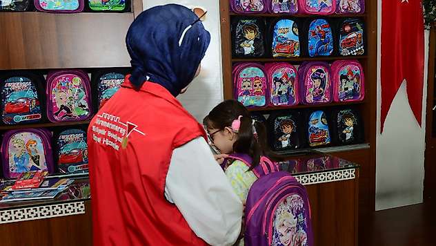 Büyükşehir'den öğrencilere kırtasiye desteği