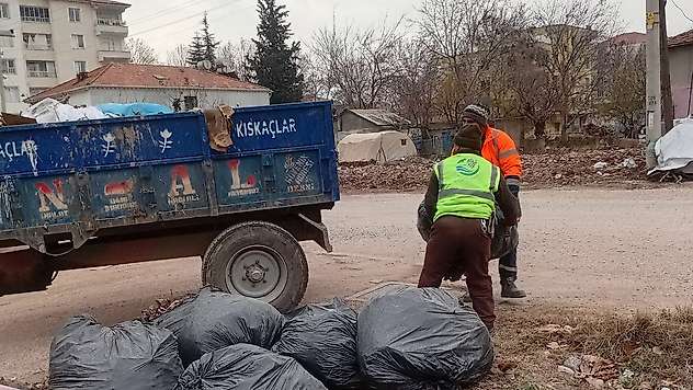 Cadde ve sokaklar temizleniyor