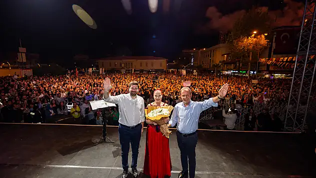 Candan Erçetin Coşkusu Tarsus Festivali'ne damga vurdu