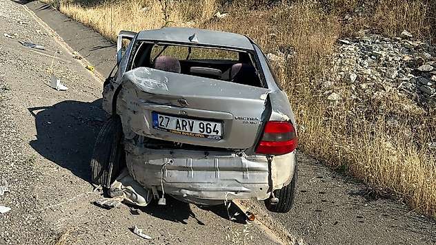 Çekici ile otomobil çarpıştı: 2 yaralı