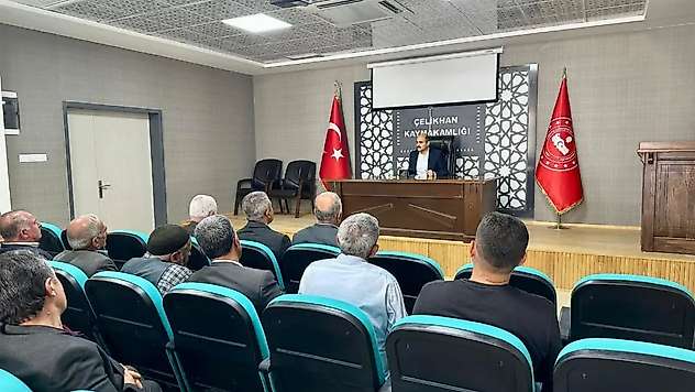 Çelikhan'da Ahır yapımı toplantısı düzenlendi