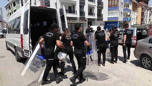 CHP Malatya İl Başkanlığı binasında gerginlik