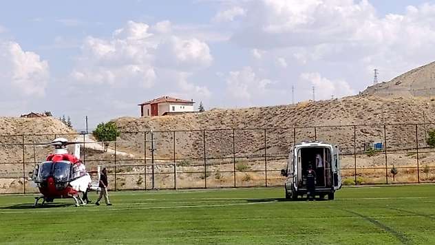 Darende'de 8 yaşındaki çocuk için ambulans helikopter havalandı