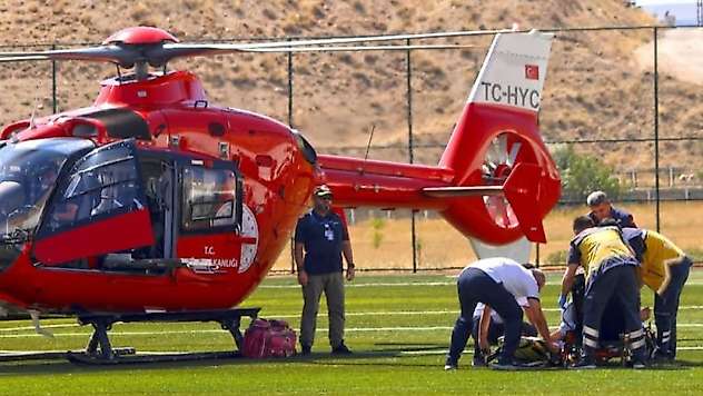 Darende'de kalp krizi şüphesi bulunan hasta hava ambulansıyla sevk edildi