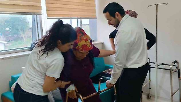 Deprem sonrası ilk total kalça protezi ameliyatı gerçekleşti
