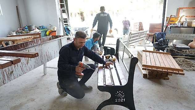 Depremde yıkılan depo ileri dönüşüm atölyesine dönüştürüldü