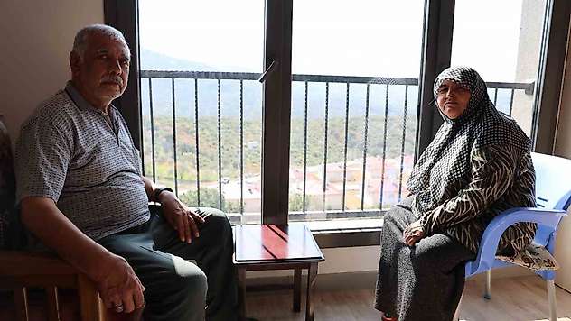 Depremzede çiftin yeni evlerinde ilk bayram heyecanı