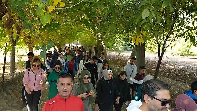 Depremzede öğretmenler doğa yürüyüşünde bir araya geldi