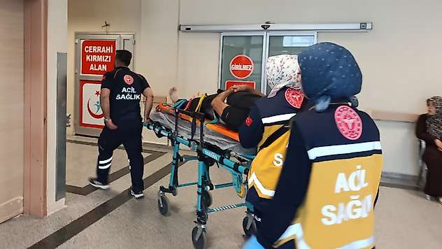 Devrilen kamyonun sürücüsü yaralandı