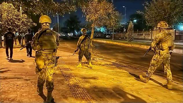 Diyarbakır'da dört mahallede özel harekat polisi destekli