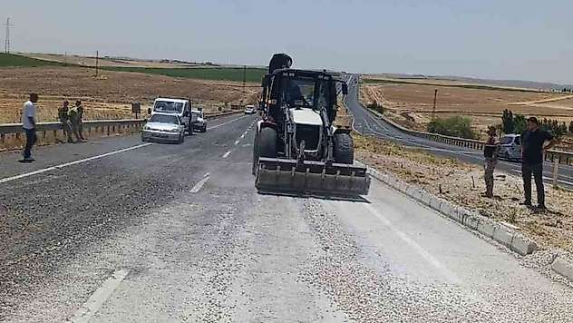 Diyarbakır'da hafriyat kamyonu devrildi: 1 yaralı