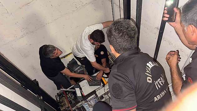 Diyarbakır'da maça gelen taraftarlar asansörde mahsur kaldı