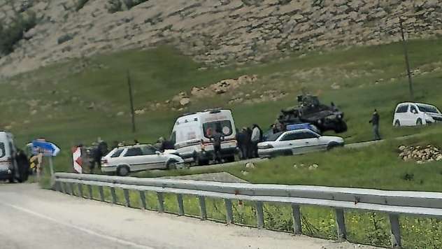 Diyarbakır'da mezuniyet kutlamasına giden öğrenciler kaza yaptı: 6 yaralı