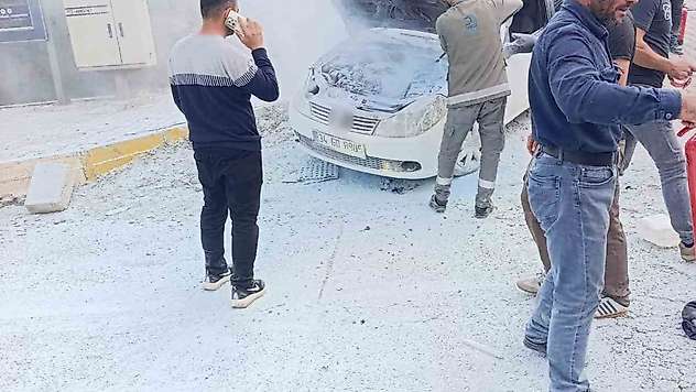 Diyarbakır'da seyir halindeki araç alevlere teslim oldu