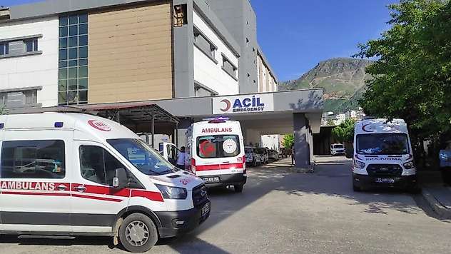Diyarbakır'da trafik kazası: Anne ve oğlu hayatını kaybetti, 4 kişi yaralandı