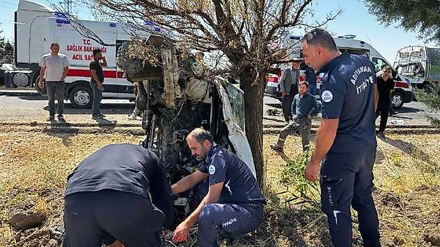 Düğün törenine giden aile kaza yaptı: 6 yaralı