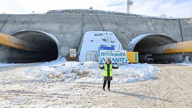 Dülük-OSB Tüneli'nin dörtte biri tamamlandı