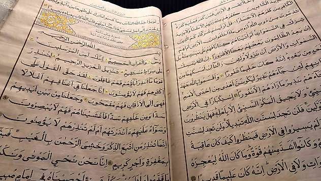 Dünyanın en büyük ikinci el yazması Kur'an-ı Kerim'i dikkat çekiyor