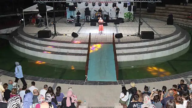 Elazığ Belediyesi yaz etkinliklerinde Evin Gençero sahne aldı