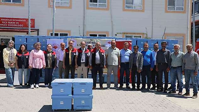 Elazığ'da 15 arı yetiştiricisine 150 adet kovan dağıtıldı