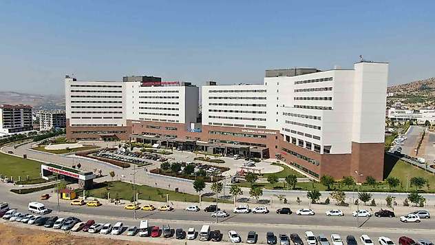 Elazığ'da 3. kattan düşen 4 yaşındaki çocuk ağır yaralandı