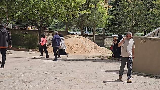 Elazığ'da dilenciler kaçtı, zabıta yakaladı: