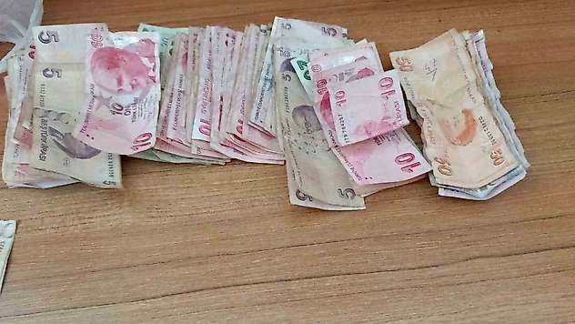Elazığ'da dilencinin 'bebek arabası' hilesi zabıtaya takıldı
