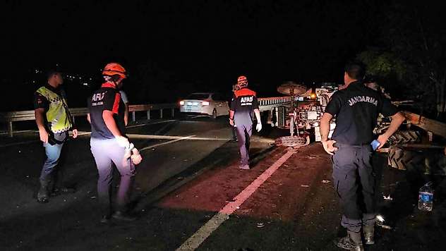 Elazığ'da minibüs ile traktör çarpıştı: 1 yaralı