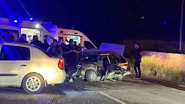 Elazığ'da otomobil ile traktör çarpıştı: 5 yaralı