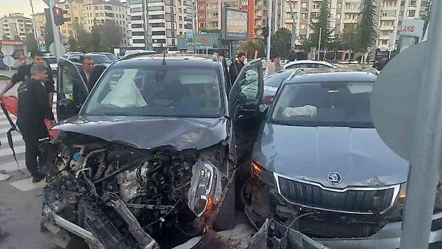 Elazığ'da zincirleme trafik kazası: 3 yaralı