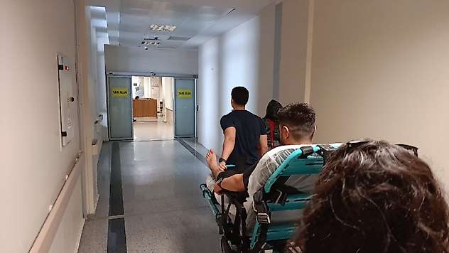 Elektrikli bisiklet devrildi: 1 yaralı