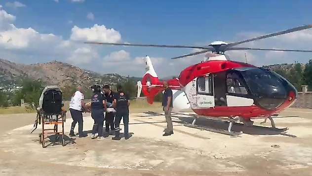 Elinden yaralanan hasta ambulans helikopterle Malatya'ya sevk edildi