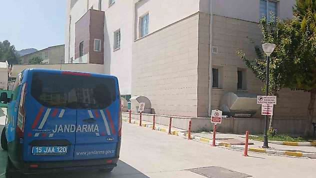Elini kıyma makinesine kaptıran genç kız ağır yaralandı