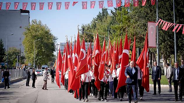 Elüstü: Cumhuriyetimizin 102. yılına ulaşmanın onurunu ve gururunu yaşıyoruz