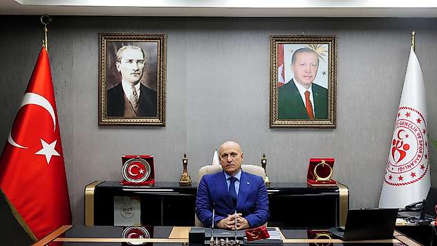 Elüstü'nden 24 Kasım Öğretmenler Günü mesajı
