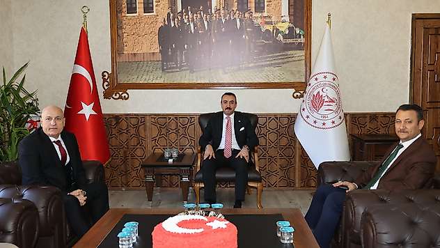 Elüstü'nden Kaymakam Pelvan'a ziyaret