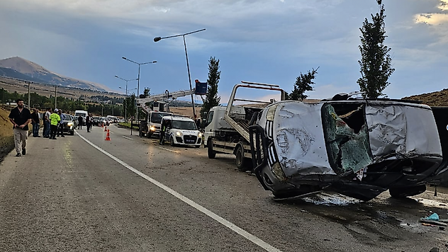 Erzurum Pasinler Yolunda Kaza: 2 Kişi Yaralandı