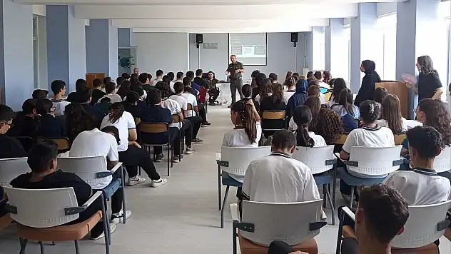 Esentepe Anadolu Lisesinde Yeşil Vatan Benim Okulum Geleceğe Çare etkinliği